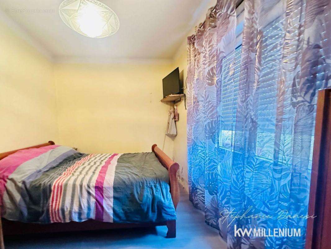 Maison à SALLES-CURAN