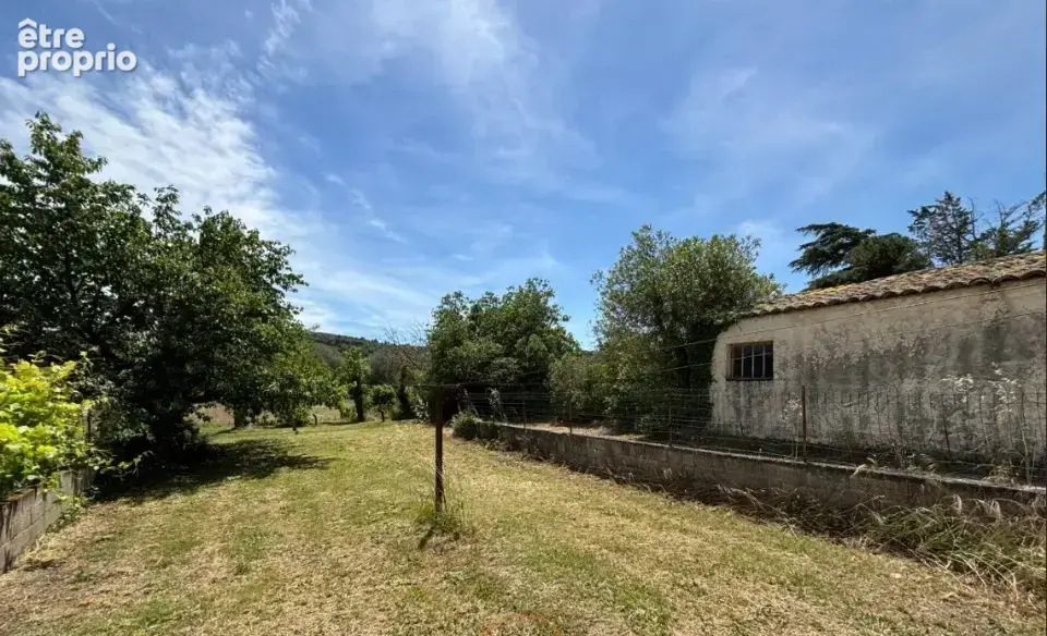 Terrain à LES GRANGES-GONTARDES