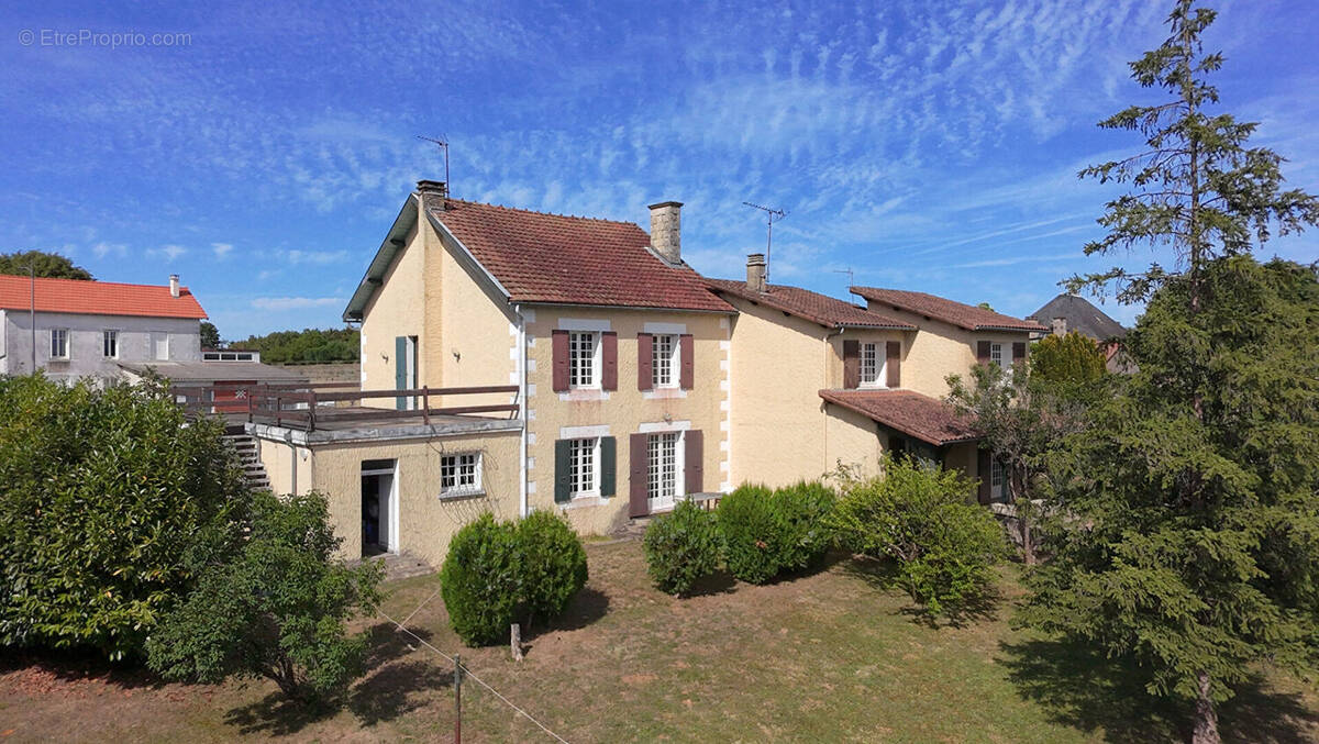 Maison à SAINT-PIERRE-D'EXIDEUIL