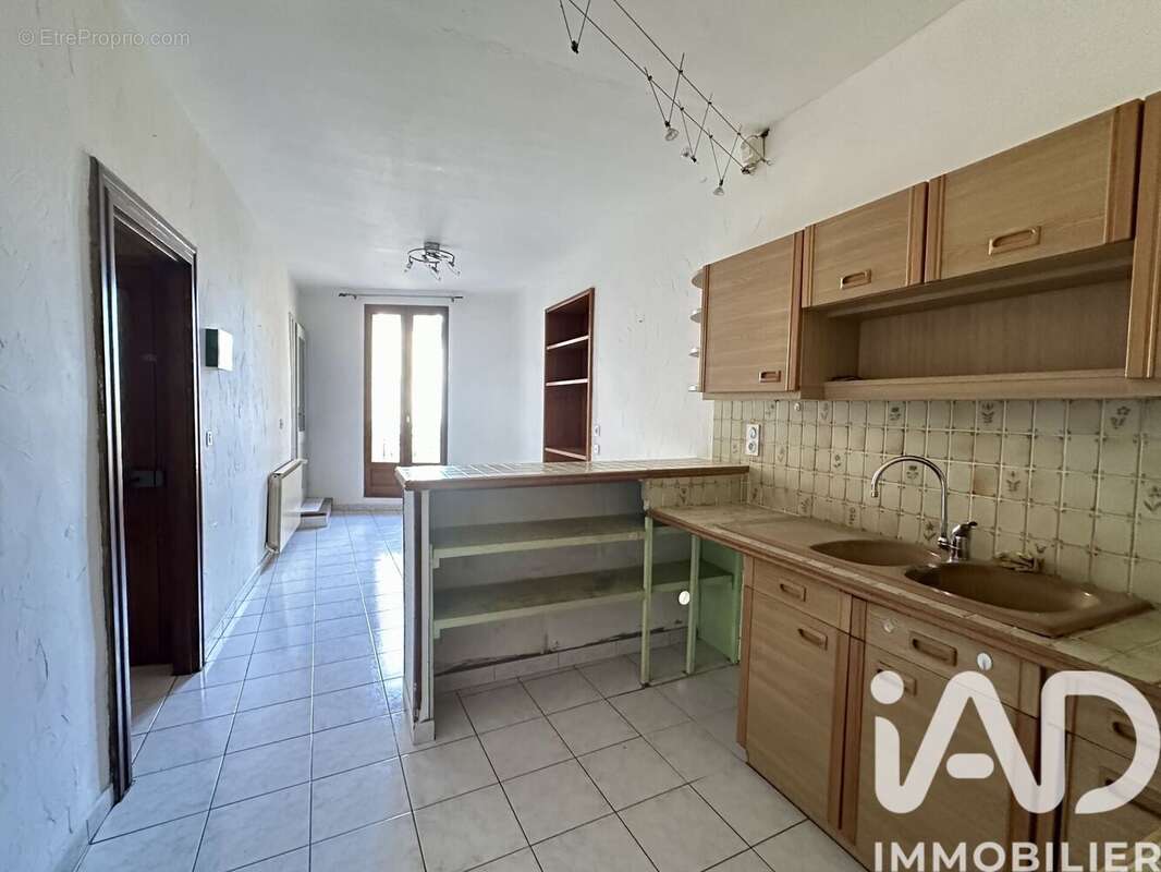 Maison 257 m² à Saint-Saturnin-De-Lucian  - photo 6