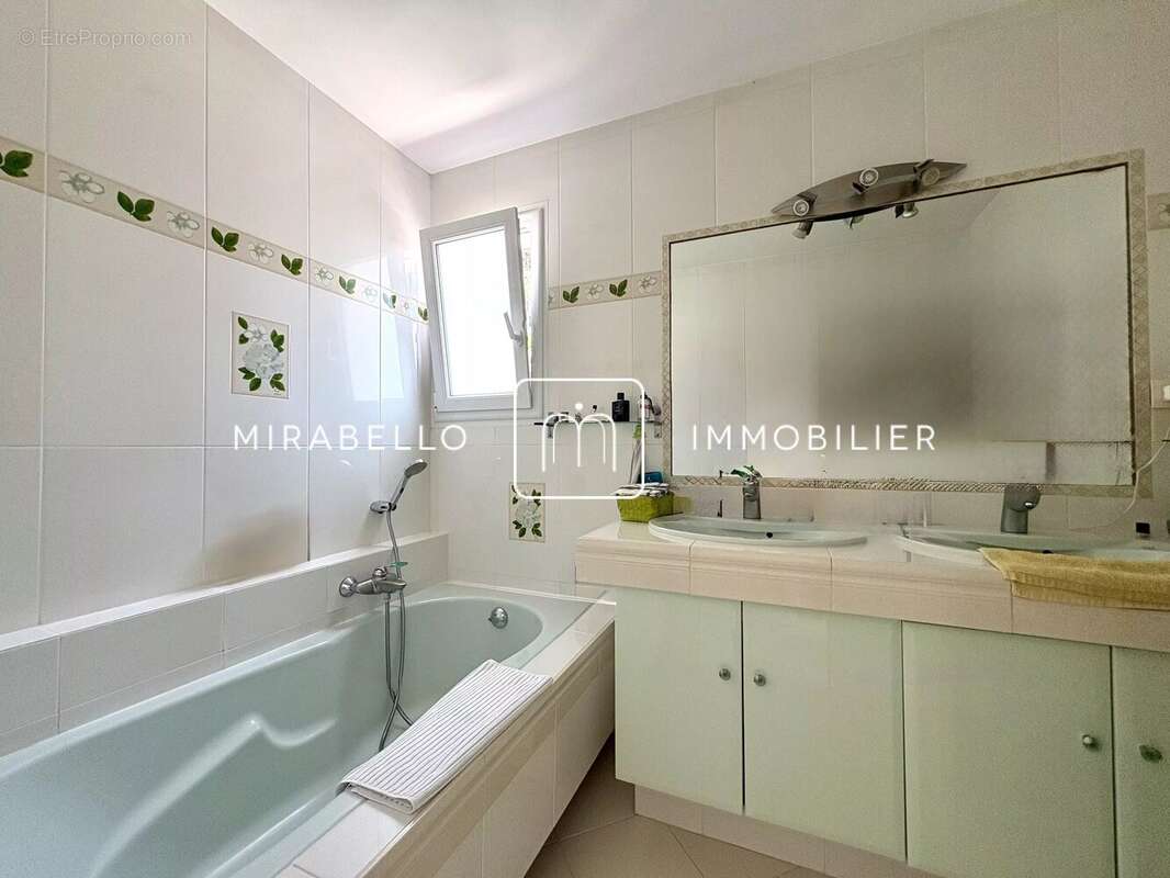 Maison 193 m² à Colomars  - photo 12