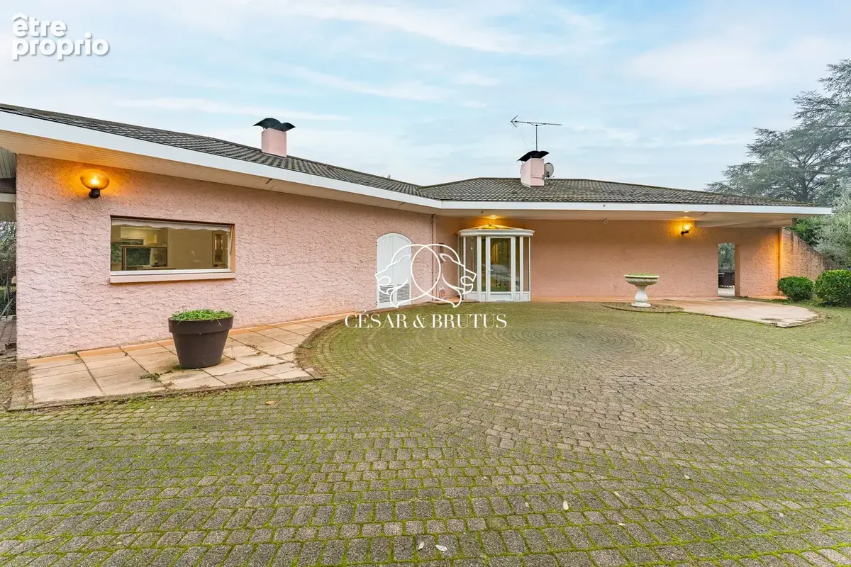 Maison 355 m² à Collonges-Au-Mont-D'or  - photo 6