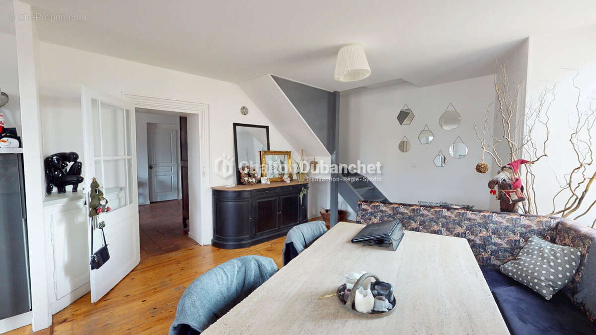 Appartement à CHARLIEU