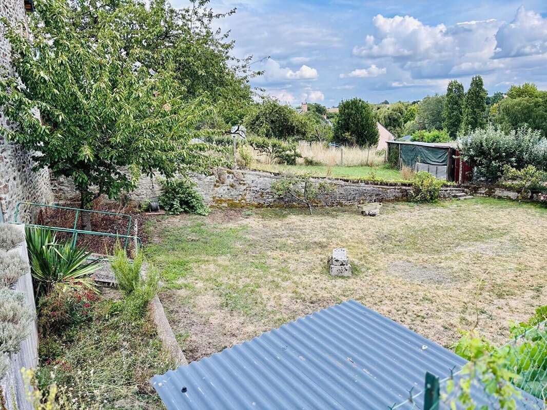 Maison avec sous-sol complet, dépendance et jardin clos de 780 m² - photo 8
