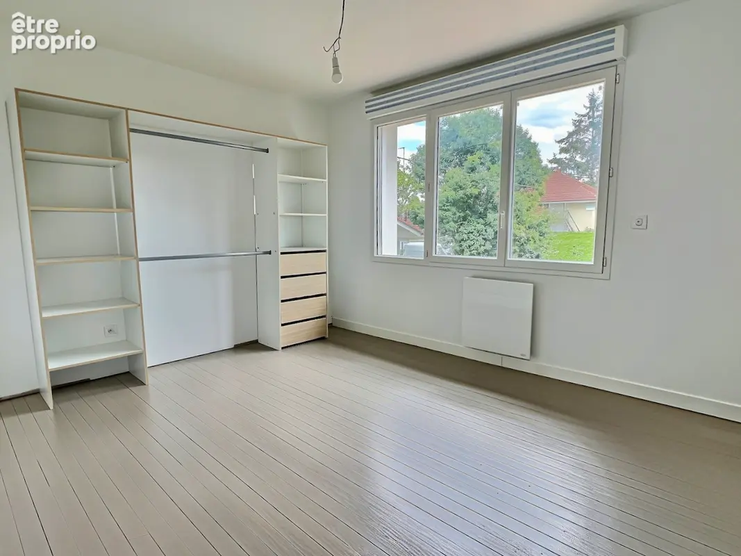 À Villeneuve-sur-Lot, découvrez cette maison d'environ 115 m², idéalement située à proximité des commodités, du collège Anatole  - photo 9