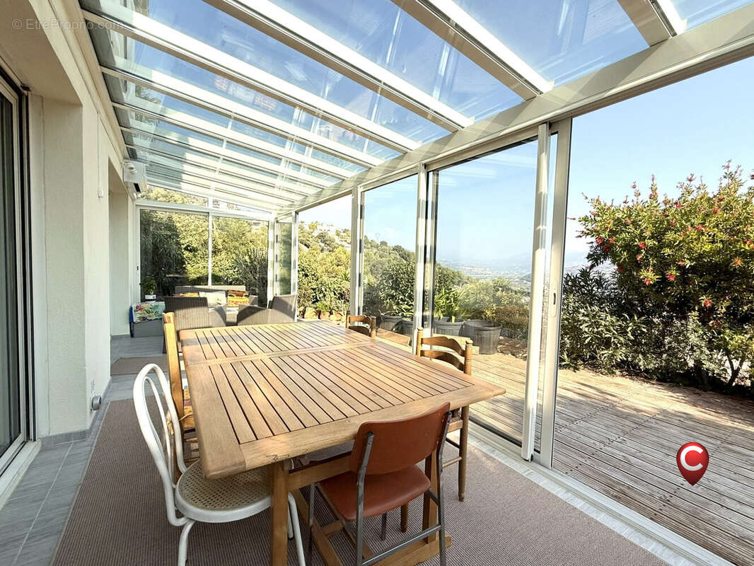 Maison à SAINT-LAURENT-DU-VAR