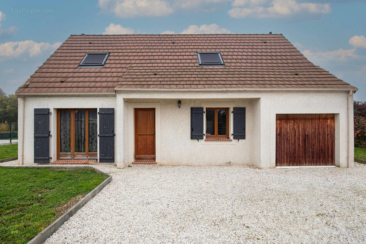 Maison à GARENCIERES