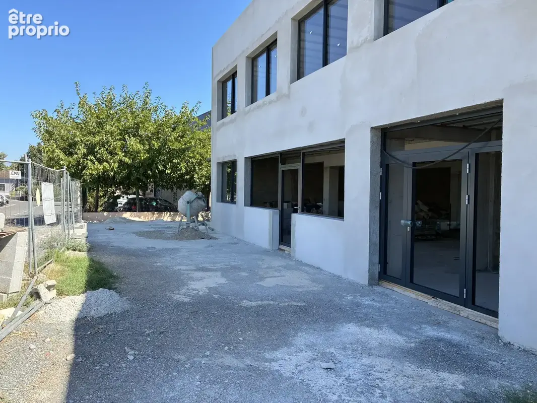 Locaux commerciaux a vendre - 383 m2 - photo 5