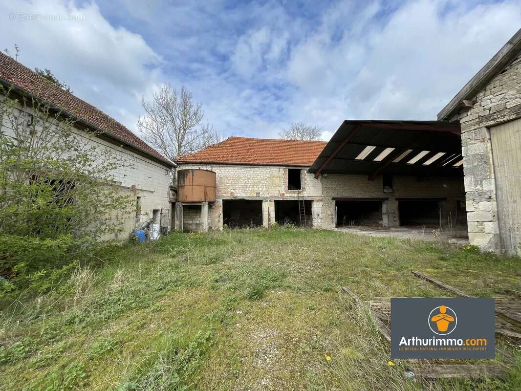 Commerce à NEUFCHATEL-SUR-AISNE