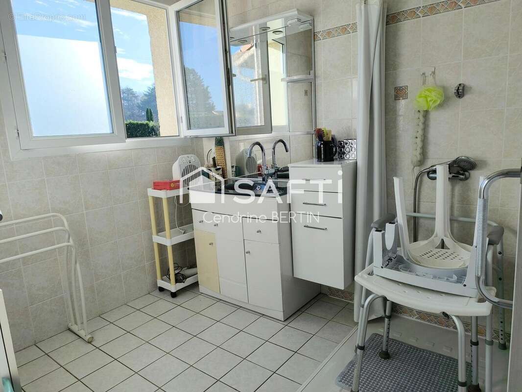Photo 5 - Maison à SAINT-ETIENNE-DU-BOIS