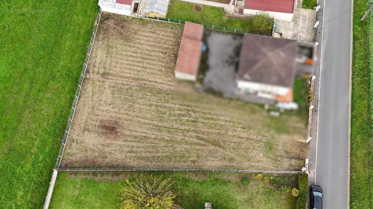 Terrain à RIBECOURT-DRESLINCOURT