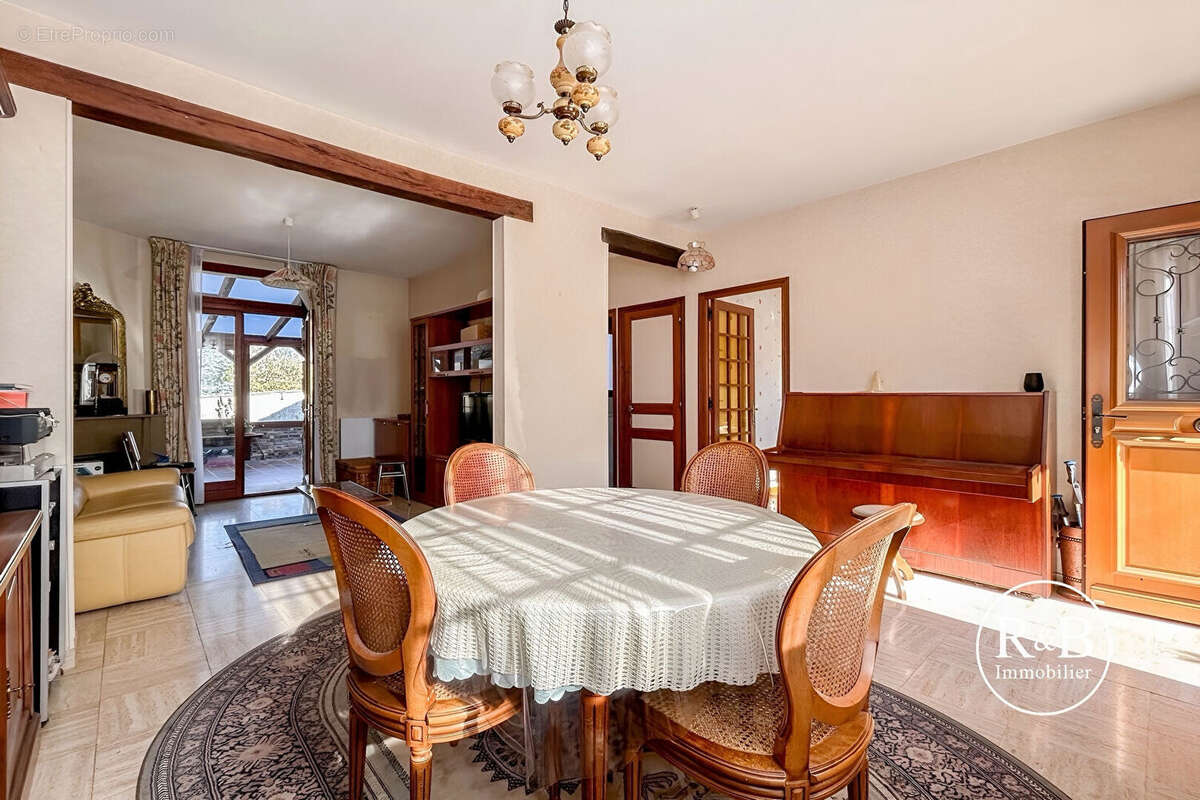 Maison à LES CLAYES-SOUS-BOIS