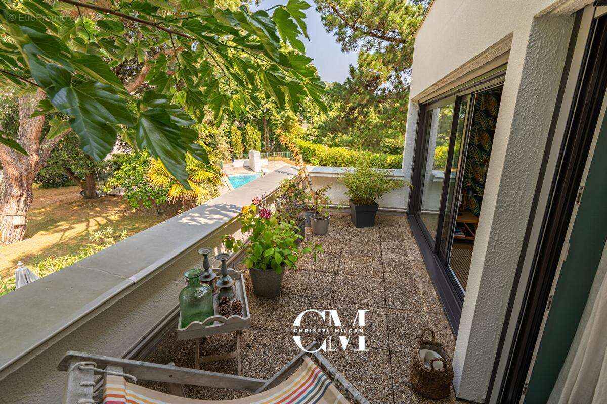 Bordeaux-Caudéran Duplex 98m² jardin, piscine, garage et parking - photo 6