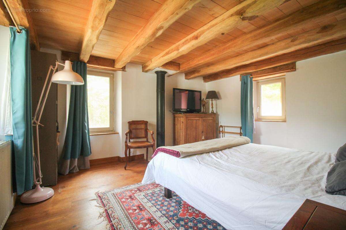 Maison à CASTELNAU-MONTRATIER
