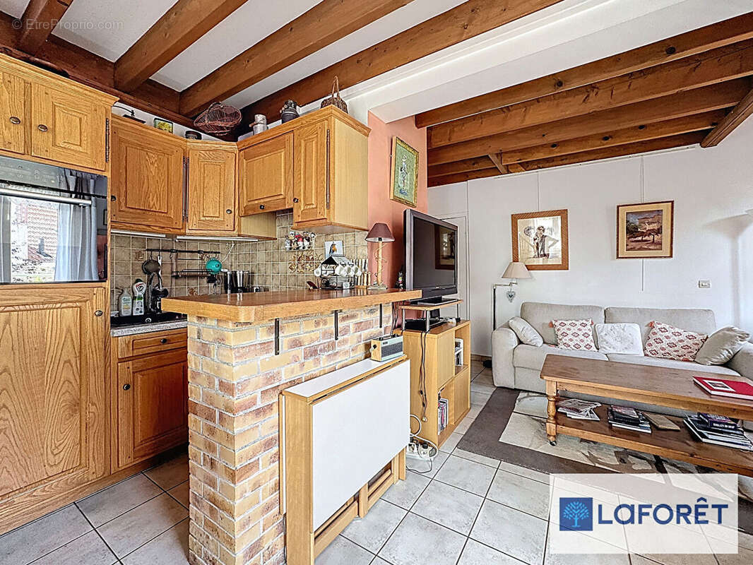 Appartement à NEAUPHLE-LE-CHATEAU