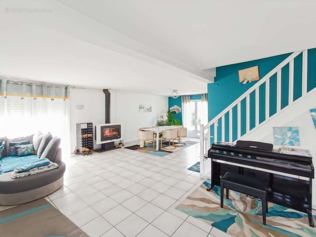 Maison à LE MESNIL-ESNARD