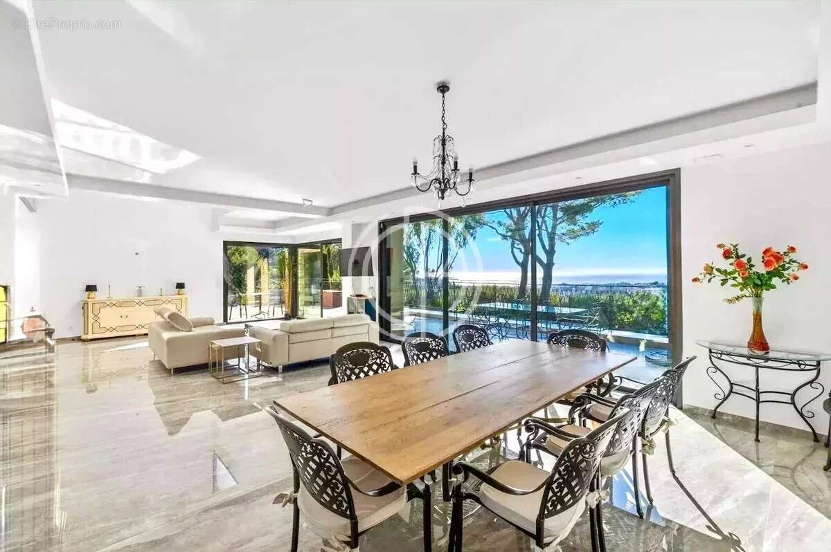 Maison à MOUGINS
