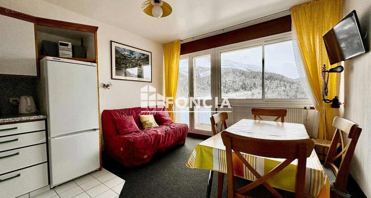 Appartement à EAUX-BONNES