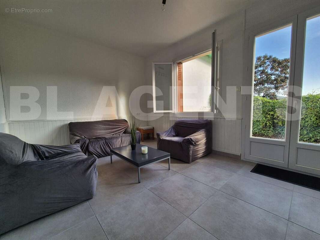 SALON - Maison à LAVELANET