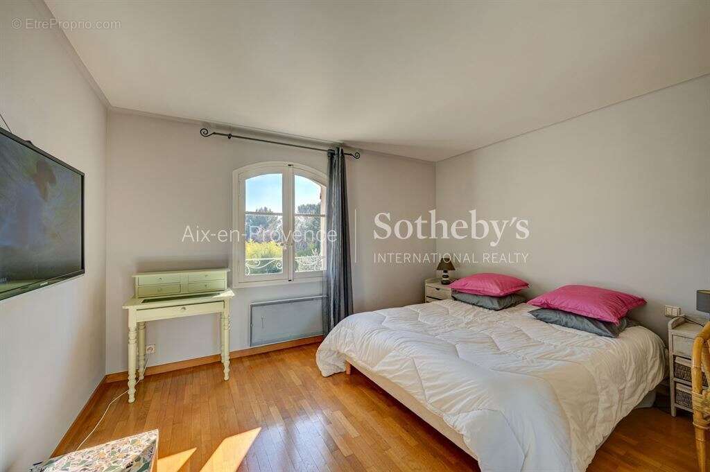 Maison d'exception - 280 m² à vendre à proximité d'Aix-en-Provence - photo 14
