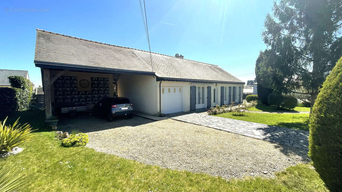 Maison à SAINT-CLEMENT-DE-LA-PLACE