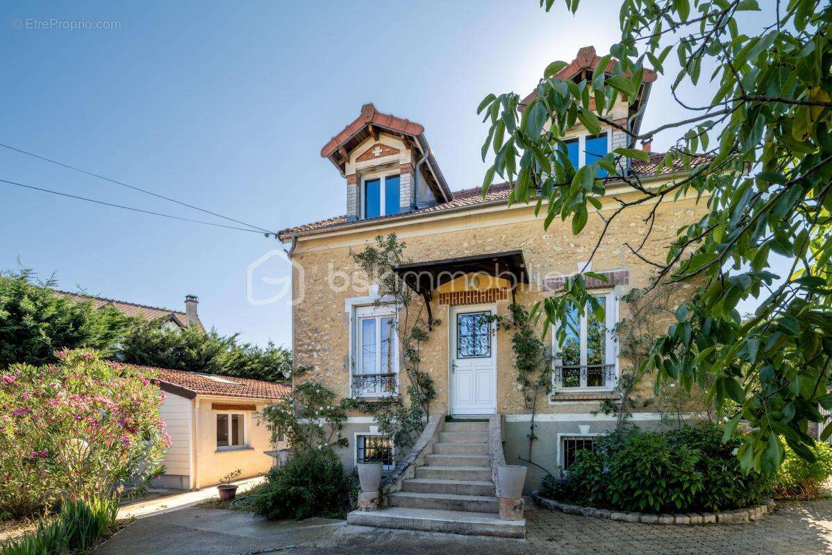 Maison à SAINTRY-SUR-SEINE