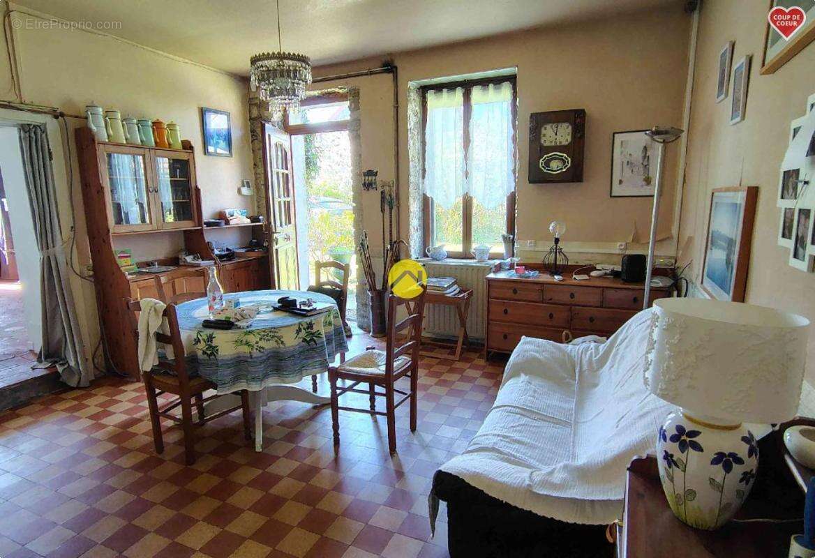 Maison à AUGY-SUR-AUBOIS