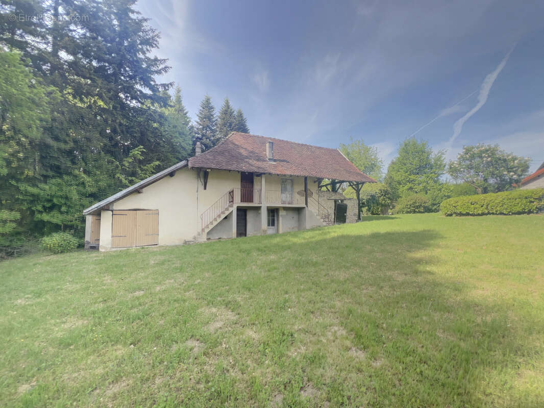 Maison à SAINT-ALBAN-DE-MONTBEL