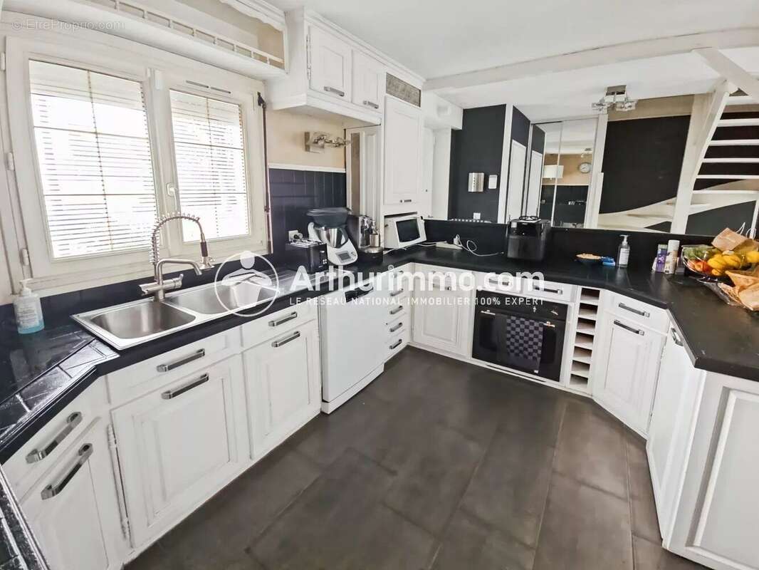 Maison à SAINT-PIERRE-DU-PERRAY