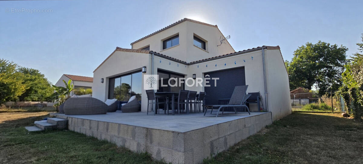 Maison à MORNAC-SUR-SEUDRE