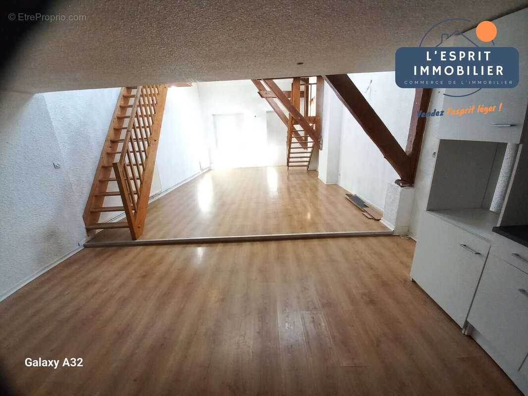 Appartement à COIN-LES-CUVRY