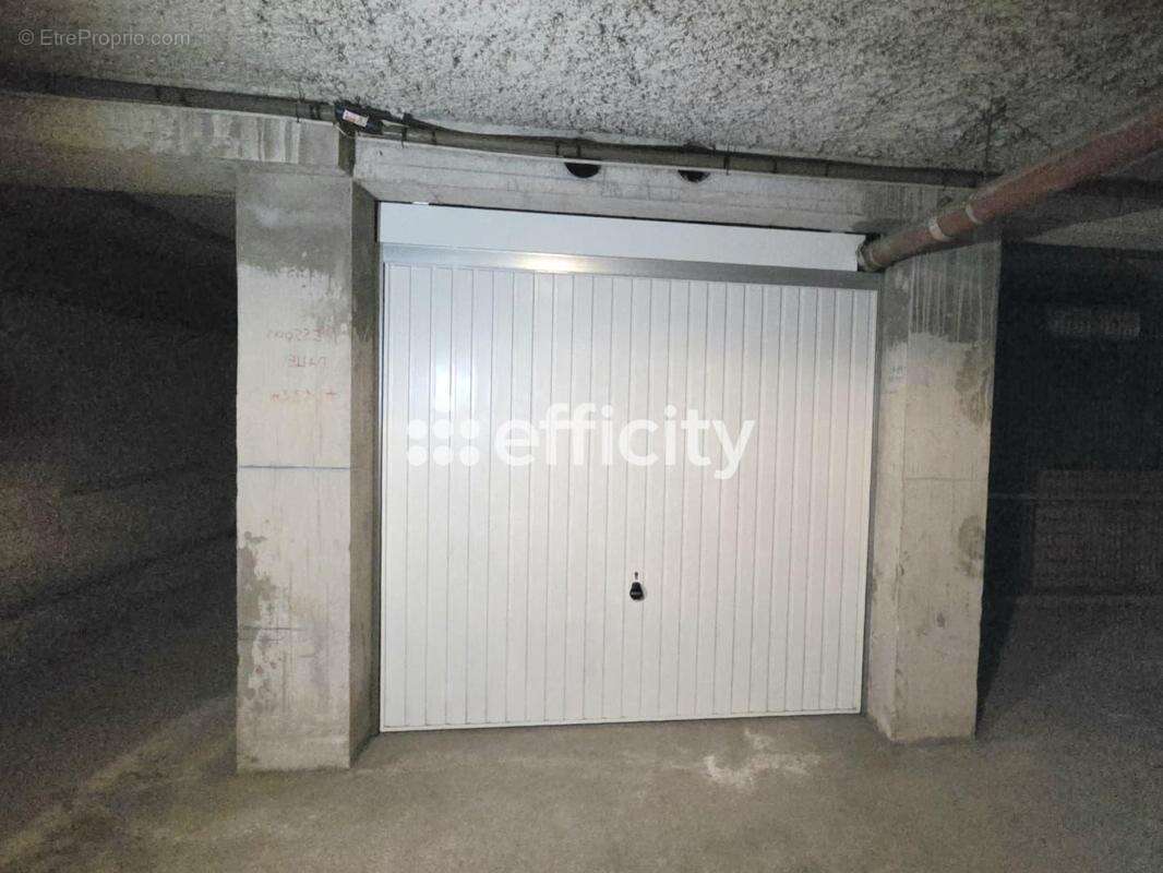 Parking à MARSEILLE-9E