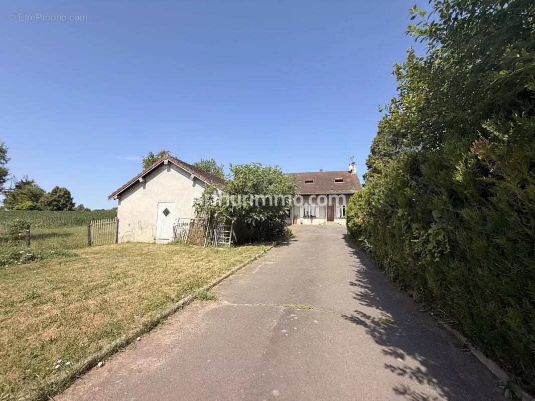 Maison à SAVIGNY-EN-REVERMONT