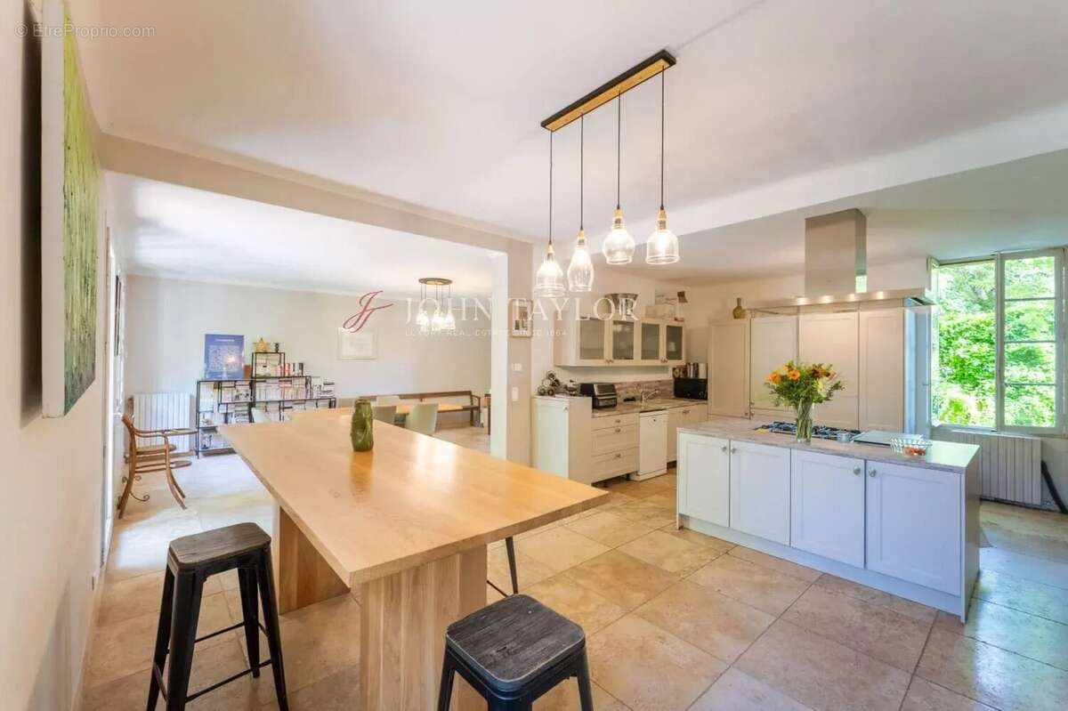 Appartement à LA TOUR-D'AIGUES