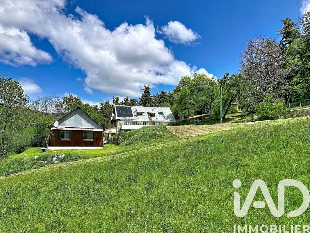 Maison 295 m² à Montclar  - photo 2