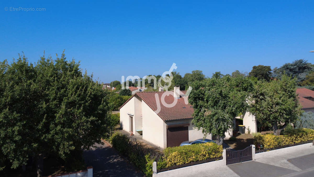 Maison T4 de 145 m2 dont 50m2 de dépendances sur combles aménagés - photo 8