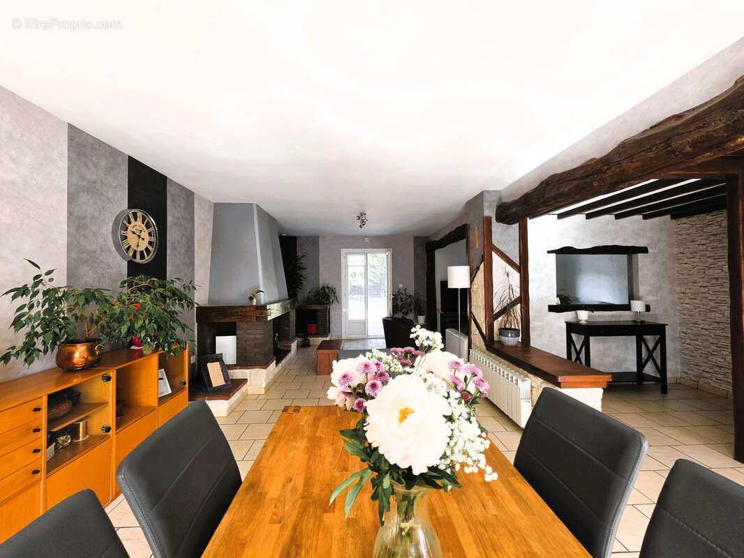Maison à MEZERIAT