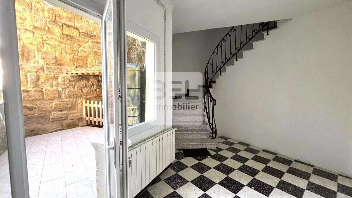 Maison à LAUDUN-L'ARDOISE