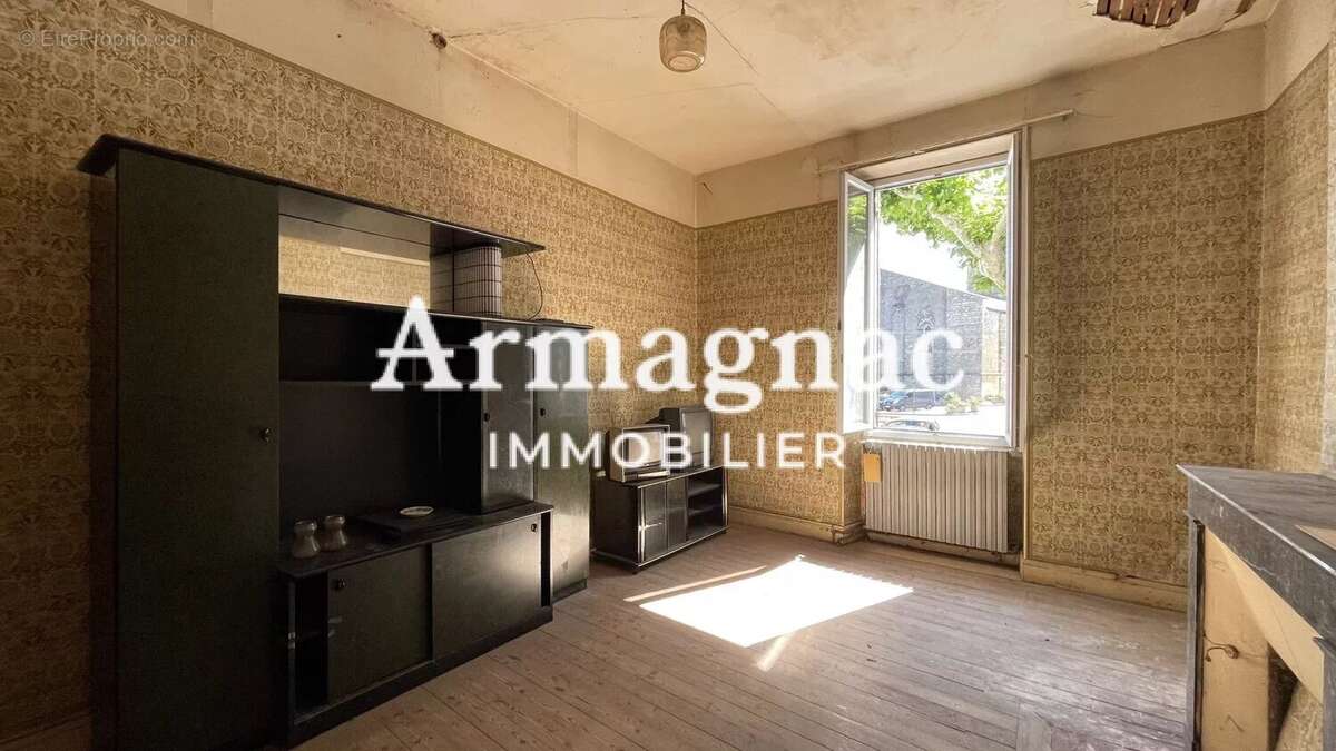 Maison à VIC-FEZENSAC