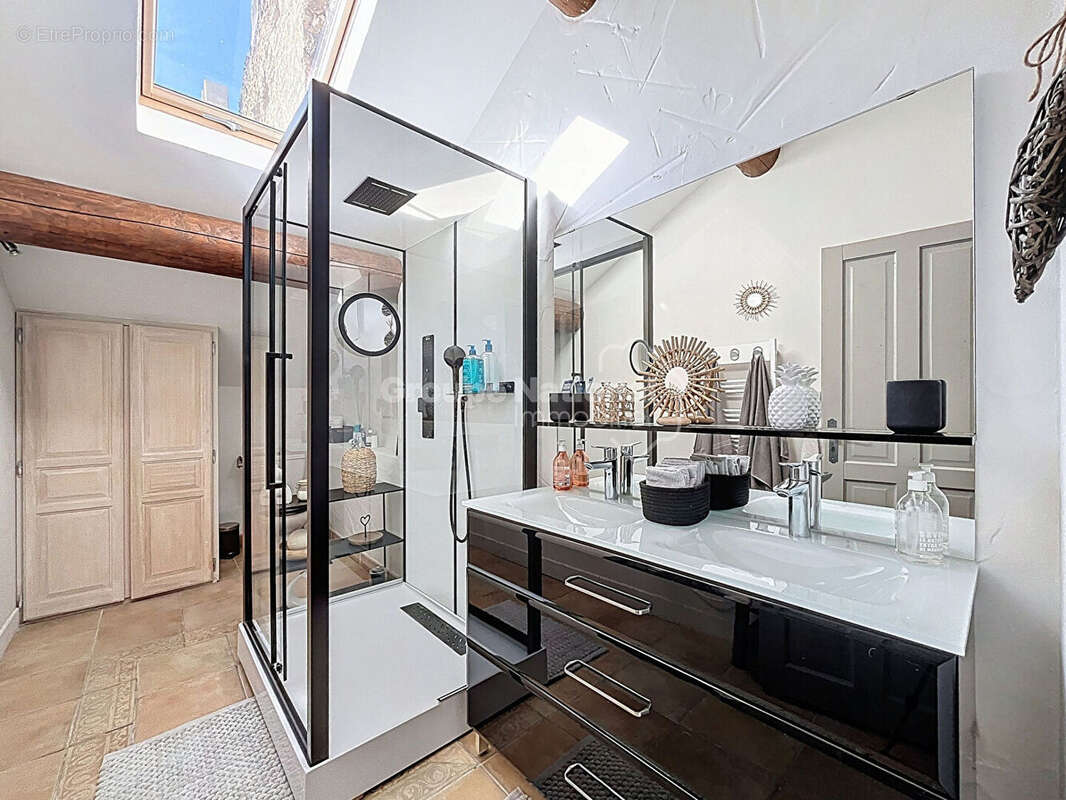 Maison à LA BAUME-DE-TRANSIT