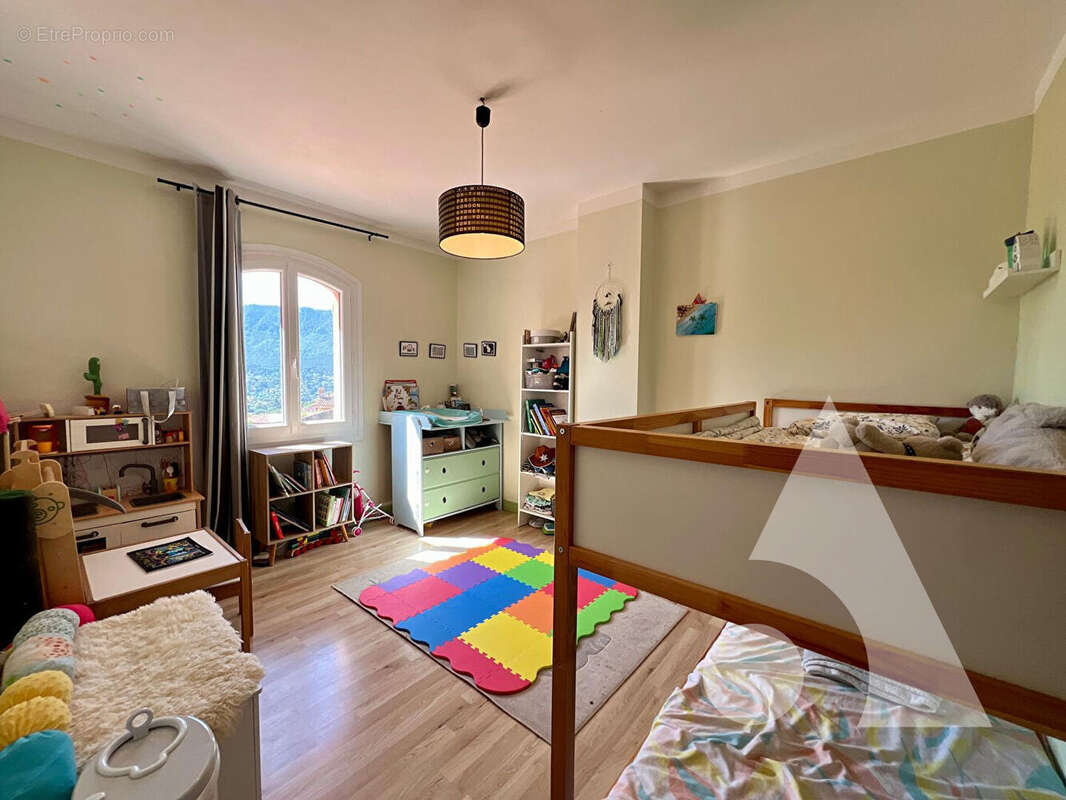 Maison à LE REVEST-LES-EAUX