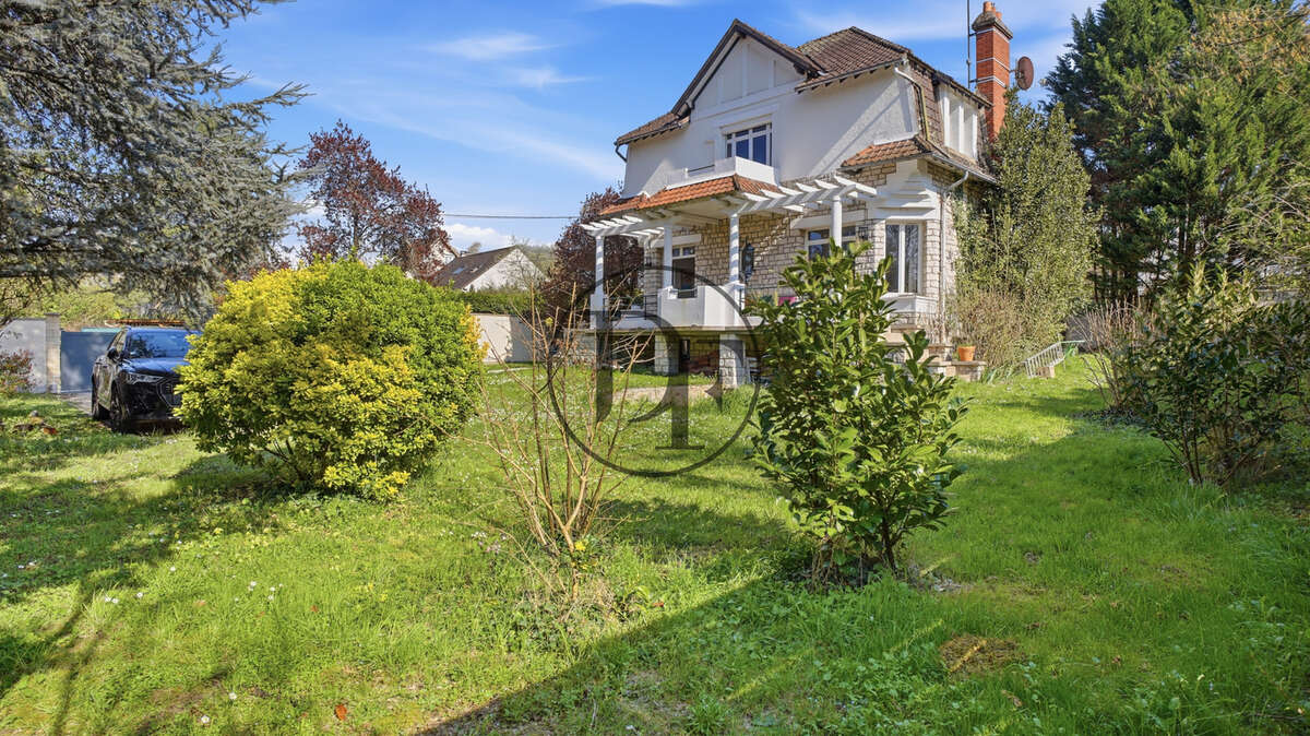 Maison à VULAINES-SUR-SEINE