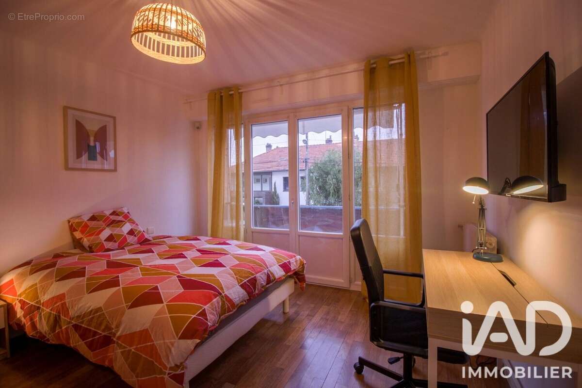 Appartement 77 m² à Oullins  - photo 8