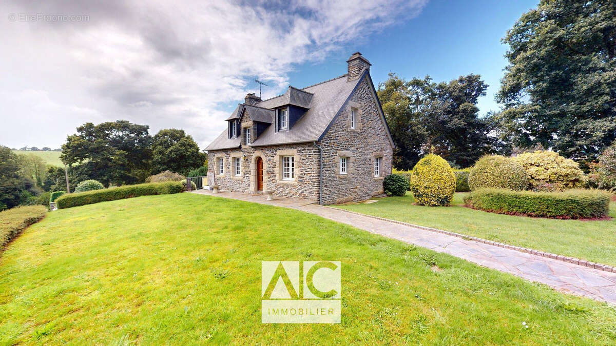 Maison à SAINTE-TREPHINE