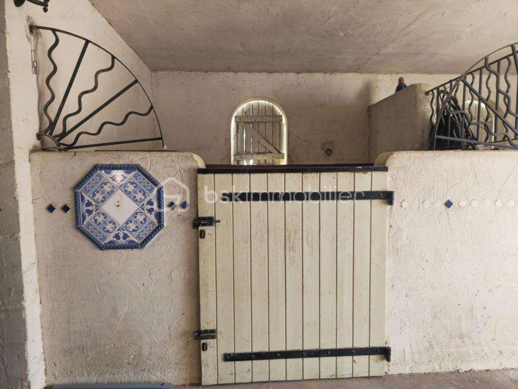 Maison à VIC-LA-GARDIOLE