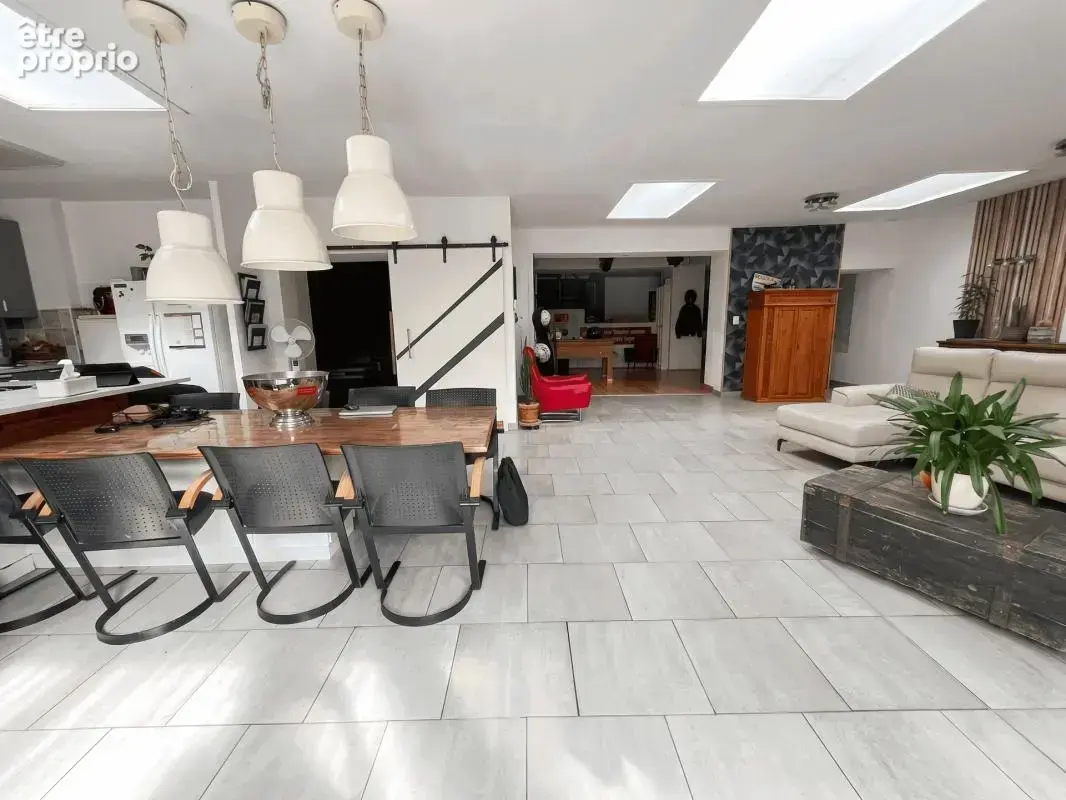  PRESTIGE & ESPACE : Splendide Maison Loft de 251 m² avec 5 Chambres, Jardin, Garage, Piscine  ‍ - photo 4