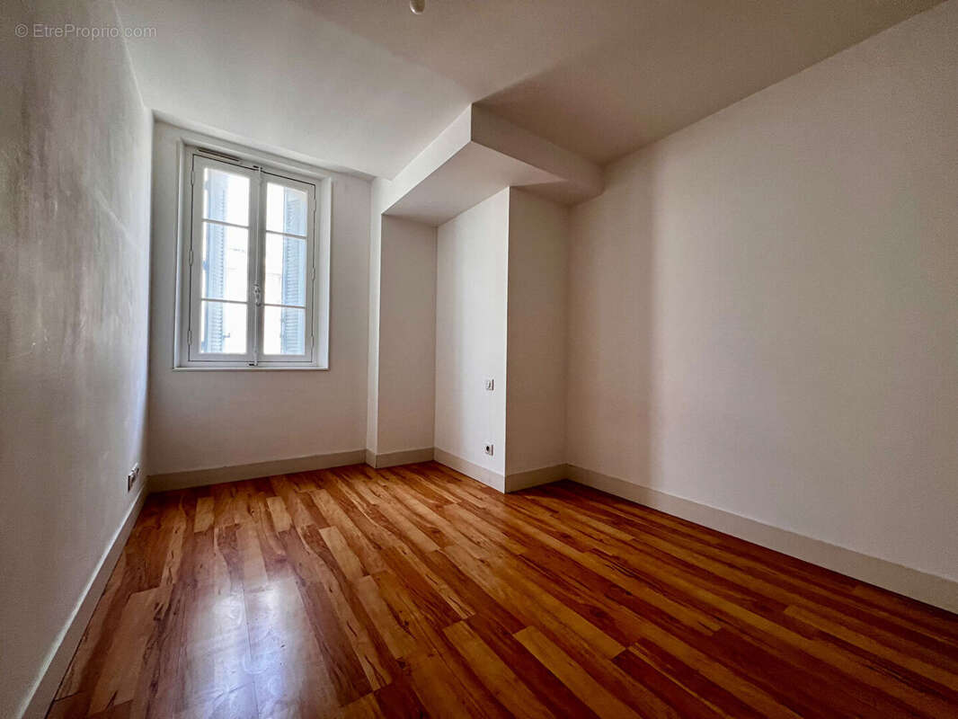 Appartement à MARSEILLE-2E