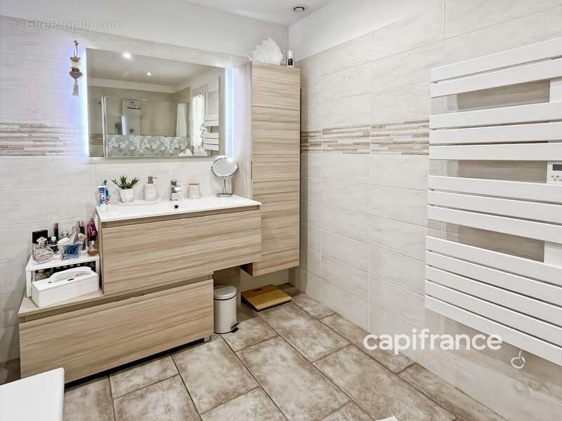 Maison à BAGNOLS-EN-FORET