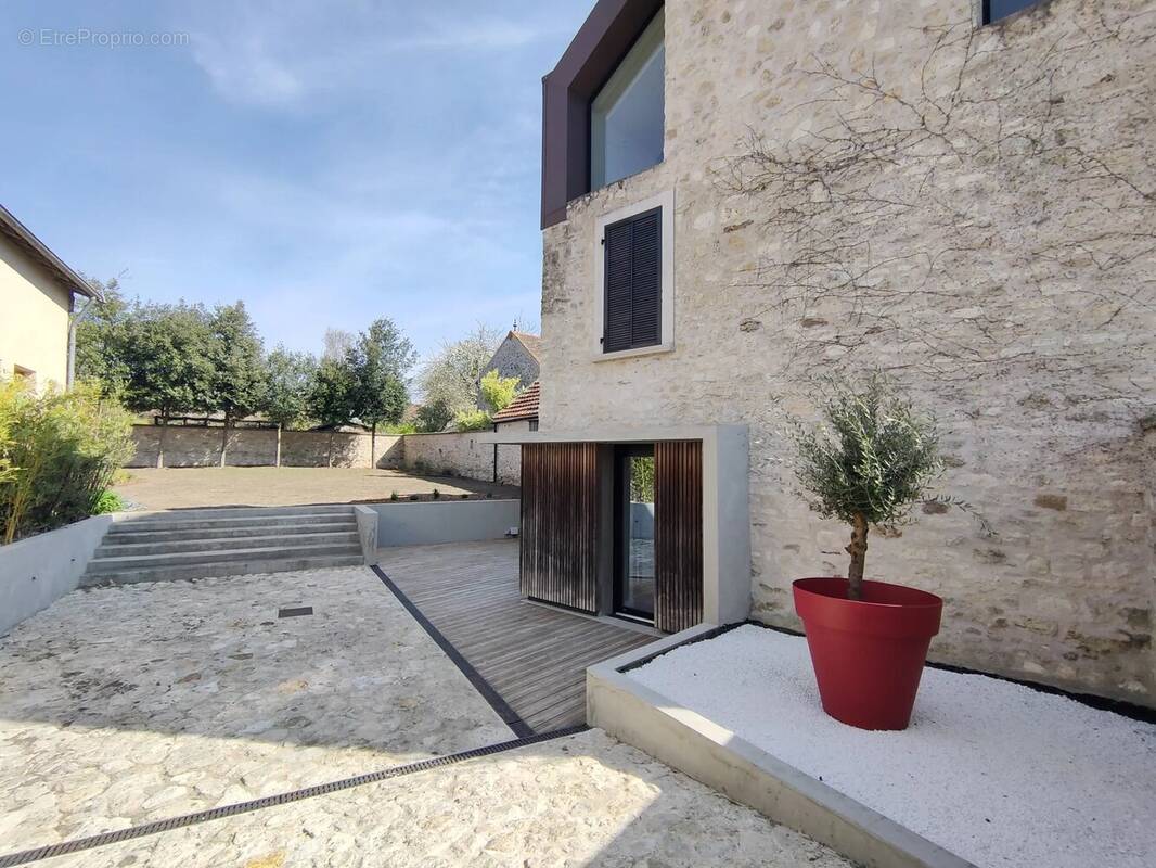 Maison à CRESPIERES