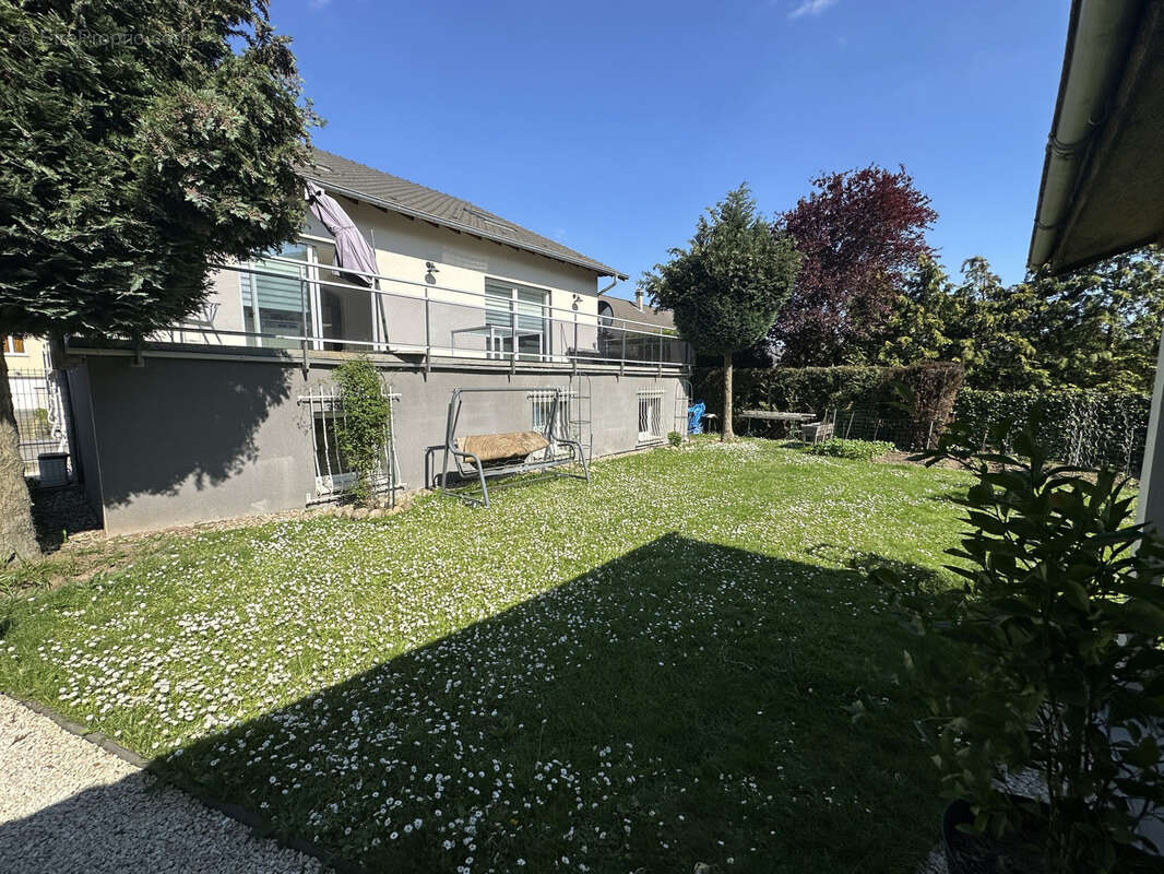 Maison avec 3 appartements 12 pièces de 350 m2 - photo 11